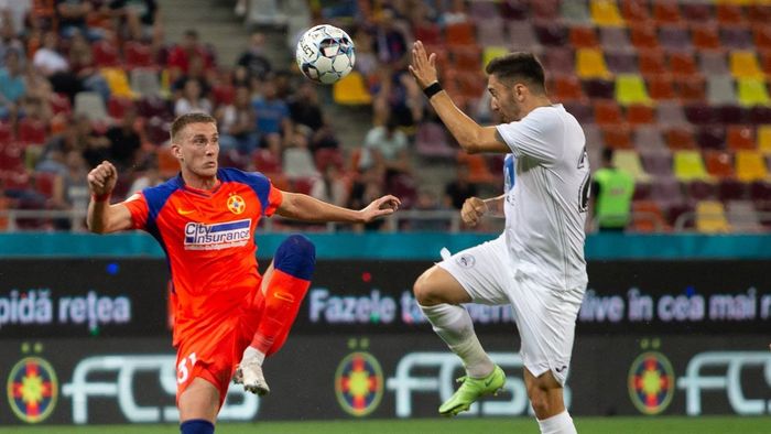 Suporterii lui FCSB au huiduit schimbările lui Gigi Becali, de la pauza meciului cu Gaz Metan. Debut de coșmar pentru Ivan Mamut