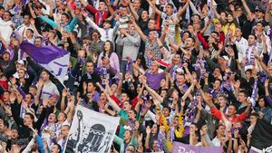 Fanii reclamă** clubul la OPC!