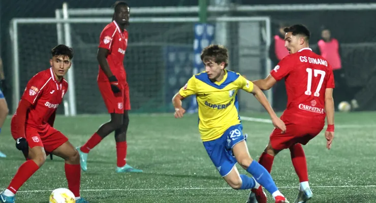 CS Dinamo a fost umilită de o echipă experimentală a Farului și a părăsit Cupa României fără punct luat în grupe. Florin Bratu a folosit nouă dintre cele 11 achiziții din această iarnă
