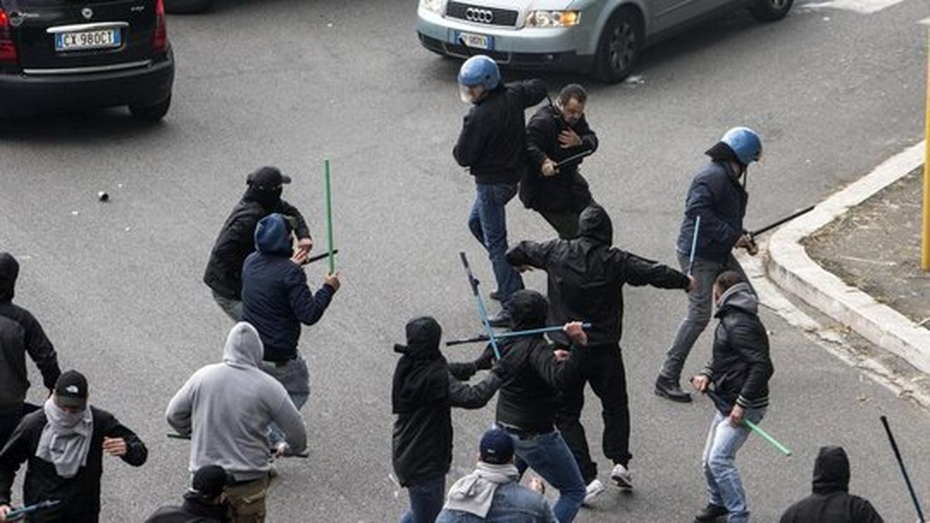 Sfârșit de săptămână însângerat. Suporterii s-au bătut în Brazilia, Germania, Italia și Grecia. Au fost incidente grave și la handbal feminin 