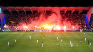 Meciul Petrolul - Rapid va fi notat cu cruce roșie în calendarul Ligii I: a fost ultimul în care fanii au folosit legal torțe