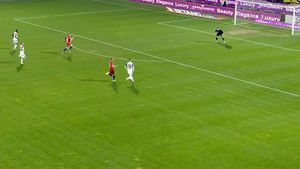 FCSB, umilită de Ashkovski! FC Botoșani a deschis scorul la Giurgiu după o fază incredibilă. Totul a plecat de la eroarea lui Valentin Crețu | VIDEO & FOTO