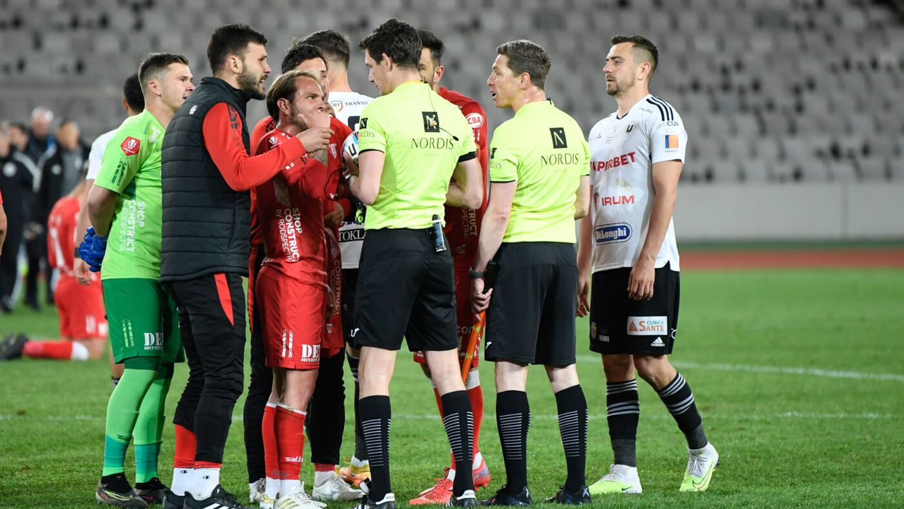 Doi arbitri de top, delegați la meciurile din prima etapă de Superliga, interziși de FRF! Unul dintre ei este cel care a declanșat scandalul monstru la Rapid - Sepsi | DOCUMENT OFICIAL