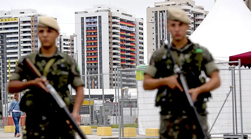 REPORTAJ | Rio, orașul în care îți zâmbesc și militarii cu armele la piept. Cum au înfruntat 9 români o armată de 5.000 de brazilieni la meciul lui Mergea și Tecău și contrastele din orașul JO  