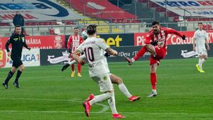 Albu l-a bătut pe Bălgrădean, dar Cojocaru nu a validat golul: „Aveam mâna lipită de corp, sunt convins că nu s-ar fi dat penalty dacă era invers”