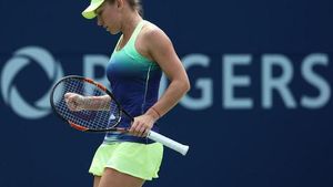 Acccidentată, Halep a tras un set de ea înainte de a abandona:"Am continuat să joc pentru fani. Strigau din toate puterile, m-au împins să joc mai departe". Ce urmează pentru Simona

