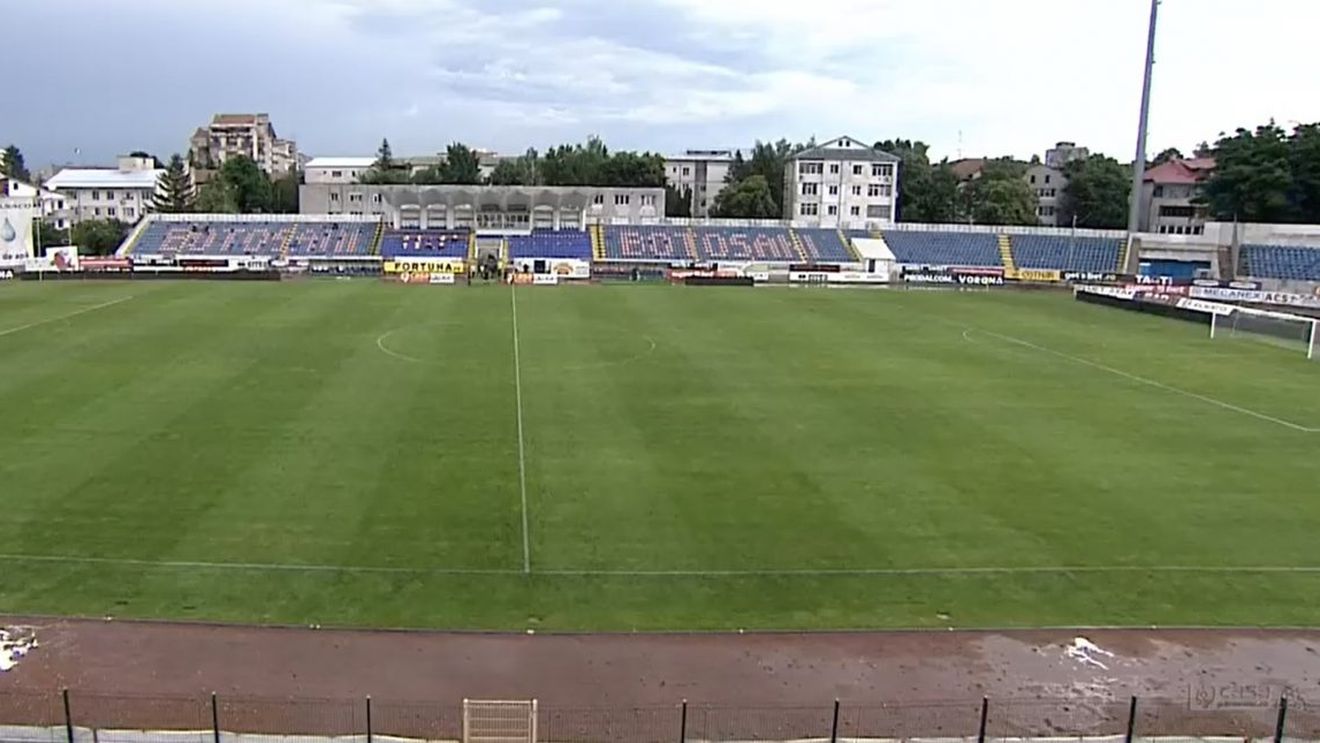 Emoții mari la Botoșani! Cum arăta terenul înaintea meciului cu CFR Cluj, după o furtună teribilă | FOTO