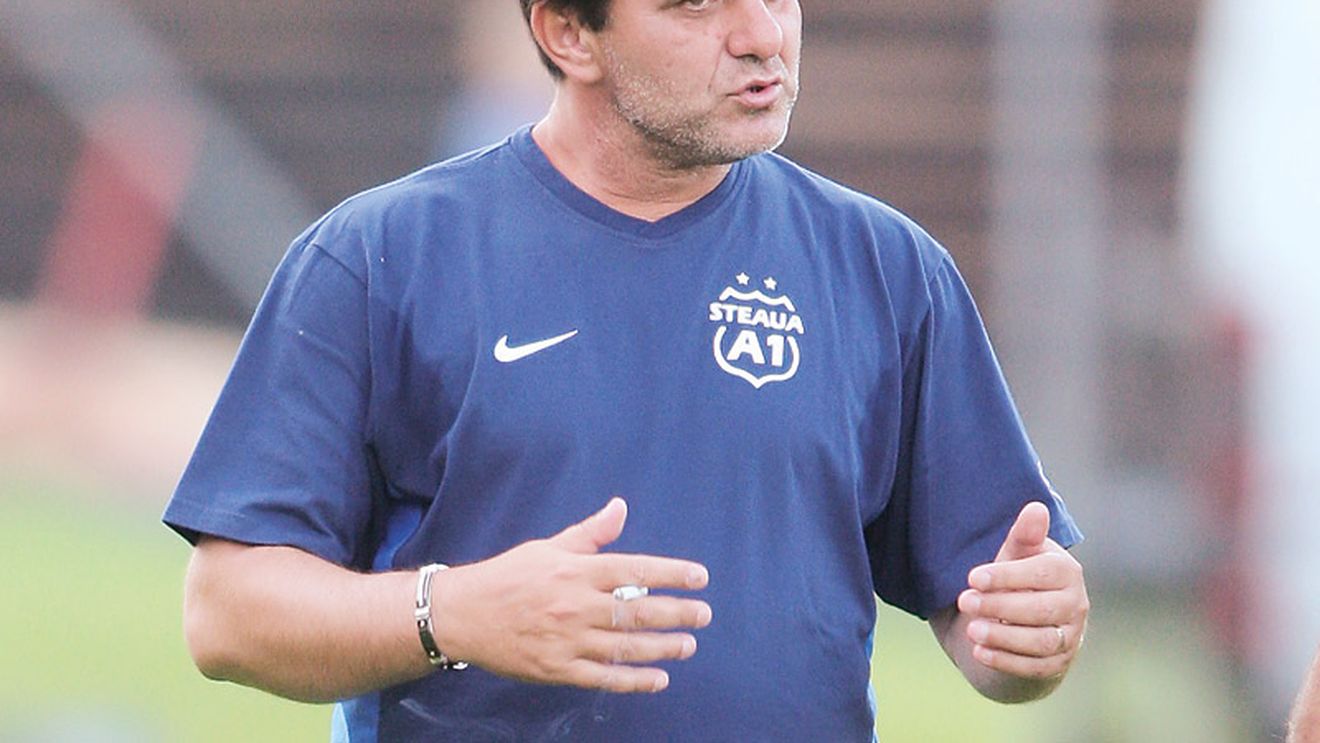 "Steaua nu joacă nimic, iar Lăcătuș ar trebui să plece"
