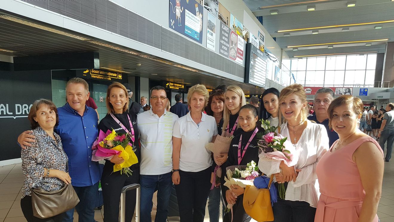 Campioanele europene la tenis de masă au revenit în România! Declarații de la sosire GALERIE FOTO