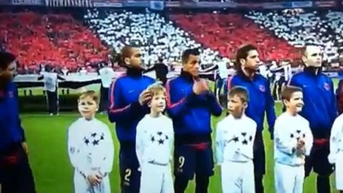 VIDEO Catalanii au avut chef de glume înaintea măcelului de la Munchen!** Ce făcea Dani Alves înainte de startul jocului :)