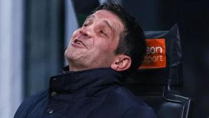 Italienii au făcut anunțul după ce Inter ar fi negociat cu Diego Simeone: „Cristi Chivu va semna pe un salariu mai mare”