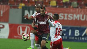 Omrani primește încă o șansă la CFR! Ce a spus francezul că făcea la ora două noaptea după meciul cu FCSB și răspunsul dat localnicilor din Iernut când s-au trezit cu el în Liga 3: "Sunt antrenor cu portarii"