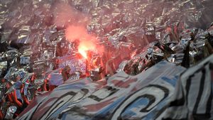 Ajuns în sudul Capitalei, Becali plânge după Sudul din peluză: "Ne distram cu CFR dacă aveam galeria asta. Trag echipa după ei". Opinia despre incidentele de la derby-ul Steaua - Rapid