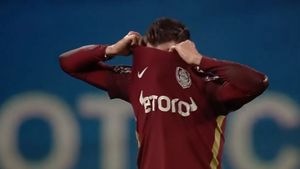 Una dintre vedetele celor de la CFR Cluj, distrusă în direct de Basarab Panduru: „L-a băgat puțin și pe el, dar nu a jucat nimic! La șmecherii sunt buni”