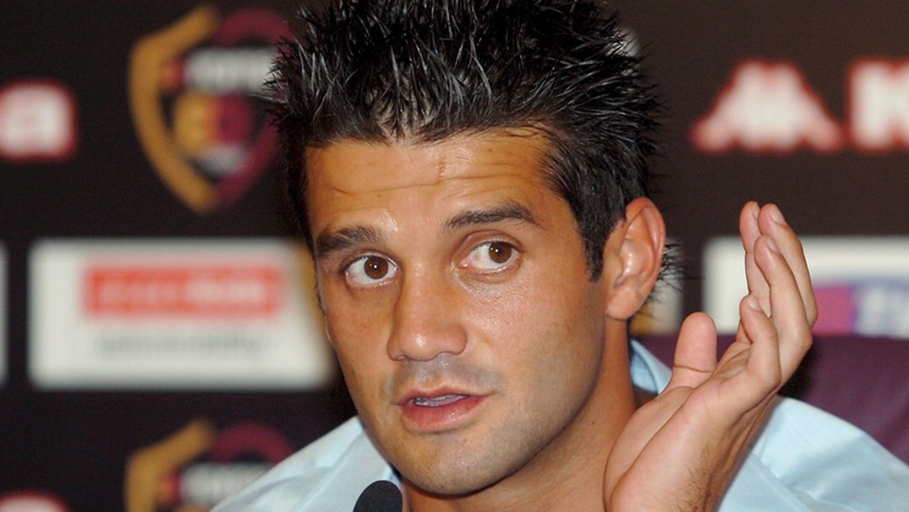 Sport: "Primele contacte pentru transferul lui Chivu la Barcelona"