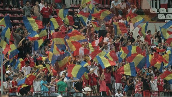 Fanii "câinilor" au scandat înaintea meciului numele "studenților"