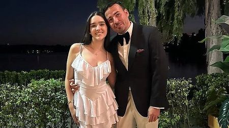 În ce relații a rămas Adrian Cristea cu mama fiicei lui, Denisa Nechifor. Cei doi nu ezită să se fotografieze împreună, ca o adevărată familie