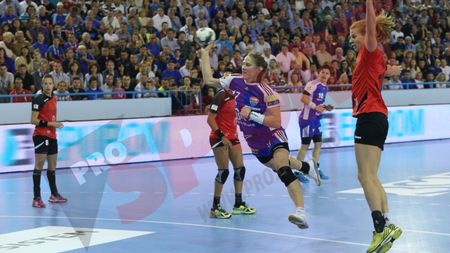 VIDEO | CSM București - HCM Baia Mare, cel mai valoros derby din istoria handbalului feminin: 60% din jucătoare au cel puțin o medalie la turneele finale. Rivalitatea celor două puteri, urmărită în aproape 2 minute
