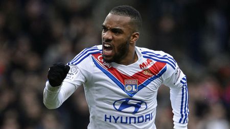 Alexandre Lacazette refuză să semneze prelungirea contractului cu Olympique Lyon
