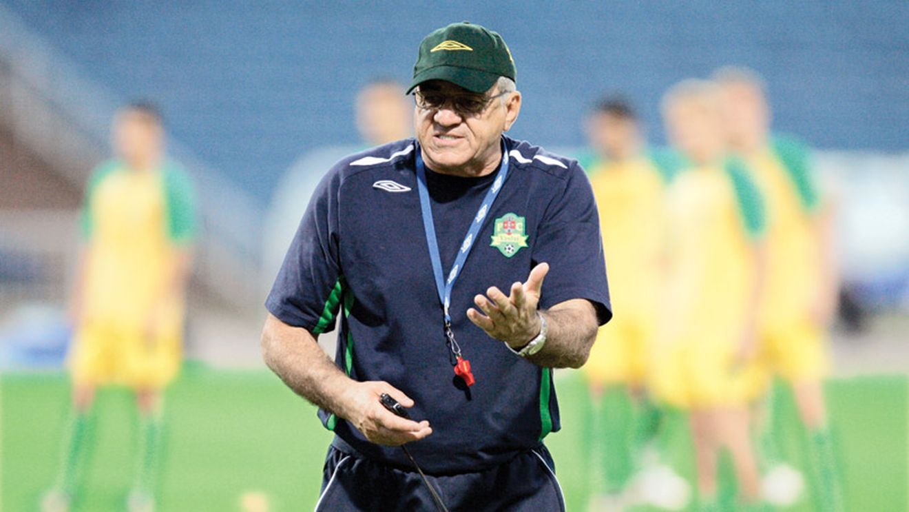 Scaunul de antrenor al lui  Hizo se clatină serios