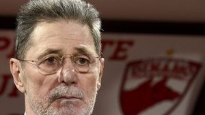 Cornel Dinu, 76 de ani! „Probabil cel mai important jucător din istoria fotbalului dinamovist”