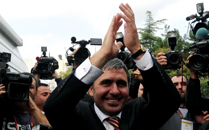 „Ai 500.000 de dolari în geantă, în biroul meu”. Toate sumele fabuloase pe care Gică Hagi le-a primit de la bașkanii turci: „I-au dat 3 milioane pentru cupa UEFA”