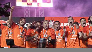 GALERIE FOTO de senzație! Cum a arătat sărbătoarea jucătorilor CFR-ului, după victoria cu U Craiova. Dan Petrescu, așa cum rar este surprins