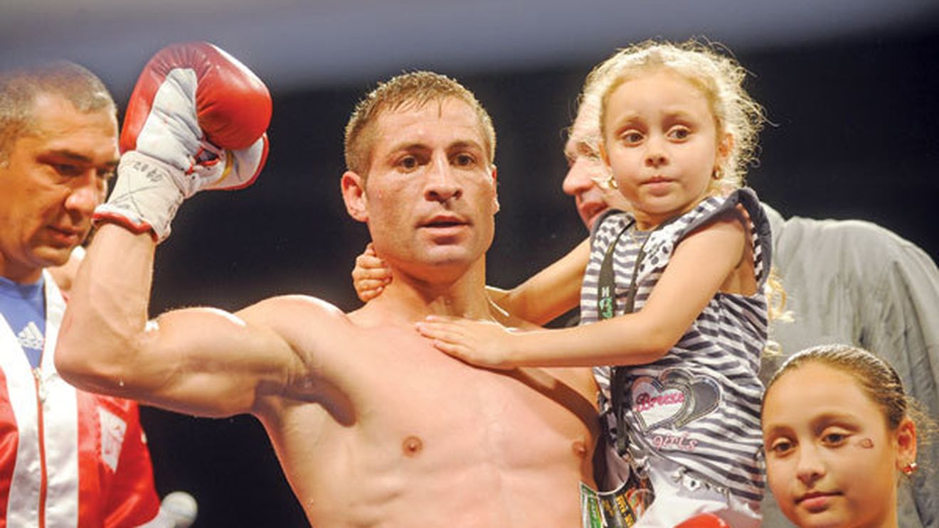 "Campion pentru România", seara perfectă a românilor! Toți au câștigat prin K.O.! Trasmite-le aici un mesaj!