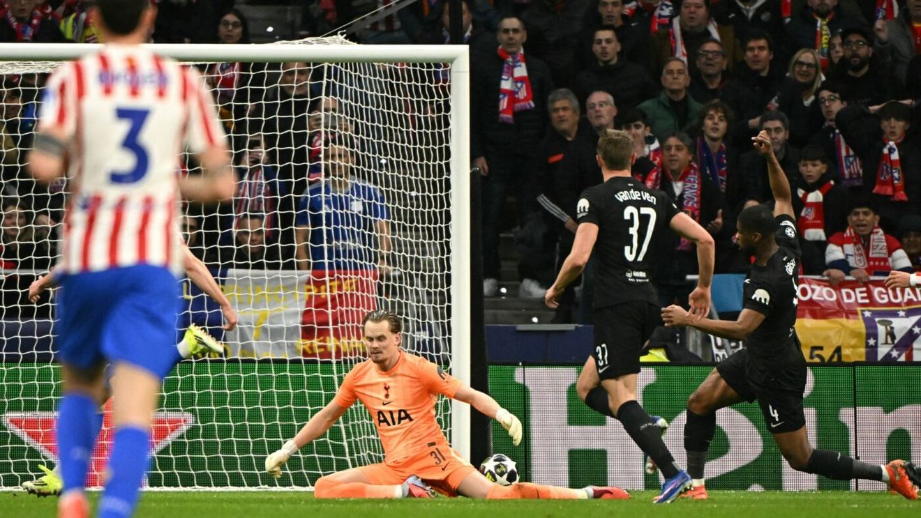 Așa ceva nu s-a mai văzut în Champions League! Umilit sub ochii lui Radu Drăgușin: portarul, schimbat după 17 minute în care a luat 3 goluri!