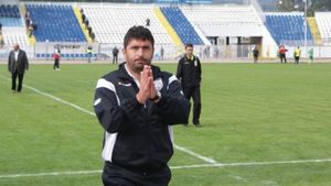 Reacția fostului patron al lui Marius Baciu, după ce antrenorul lui Turris a fost ridicat de trupele SIAS de la stadionul din Colentina: "Doar el și Dumenezu știu ce a făcut!". EXCLUSIV