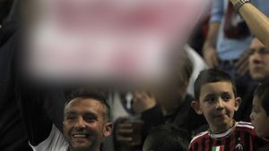 FOTO Declarație de dragoste de la rivali: ** Venit să-i elimine pe "diavoli", Messi a fost întâmpinat cu un val de simpatie la Milano!