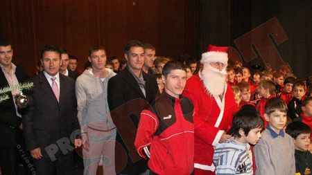 FOTO** Dulca și Bud, 'Moș Crăciuni sub acoperire'