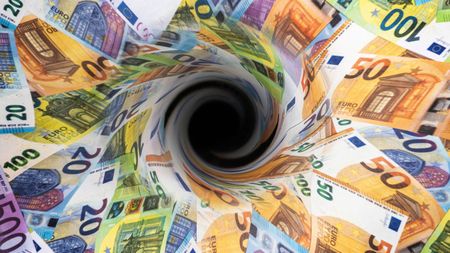 Acuză România că a cheltuit 231 de miliarde de euro în bătaie de joc: „Ne-au luat tot, petrol, gaze şi pământ! E o RUŞINE!”