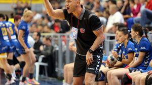 Costică Buceschi: "Mi-aș dori jucătoare de la HCM Baia Mare, dar fiecare este acum pe drumul lui". Dunărea Brăila, gata să ia locul Coronei Brașov în cupele europene