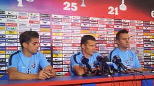 Gâlcă: "Paligora nu mi-a dat ce am cerut. Am rămas surprins când a plecat la Al Hilal". Starea medicală a steliștilor înainte de meciul cu Gaz Metan. Tănase nu va juca nici cu Aalborg