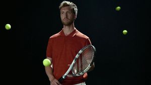 (P) Cum să stilizezi un tricou polo pentru orice ocazie