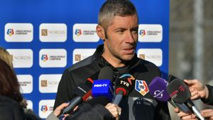 Radu Petrescu, „desființat” după ce l-a iertat pe Malcom Edjouma de eliminare în FCSB - Voluntari: „Acest arbitru FIFA ne chinuie de mulți ani! Marian Barbu lasă jocul liber pentru că nu îl înțelege” | VIDEO EXCLUSIV ProSport Live