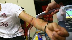 FOTO EXCLUSIV** Așa arată mâna lui Dani Coman după intrarea lui Prepeliță! VEZI cât va lipsi "Robocop"