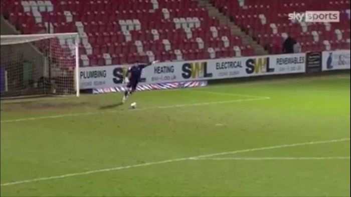 Așa ceva mai rar! Gol ireal marcat de un portar din Anglia | VIDEO