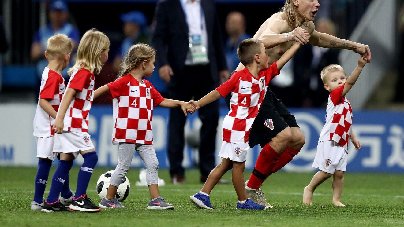 Mesajul lui Vida, după 120 de minute în care a fost fluierat non-stop. În limba rusă, "pentru poporul rus"