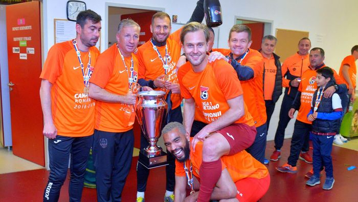 Arlauskis l-a dat de gol pe Dan Petrescu, imediat după ce și-a anunțat plecarea de la CFR: „Acum pupă Cupa! O are la el!” Când va ieși din izolare antrenorul CFR-ului