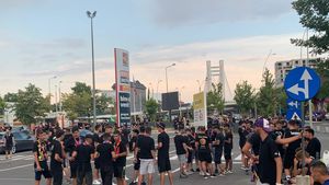 Nebunie în Giulești! Ultrașii lui FCSB au ajuns la stadion și au făcut spectacol | VIDEO