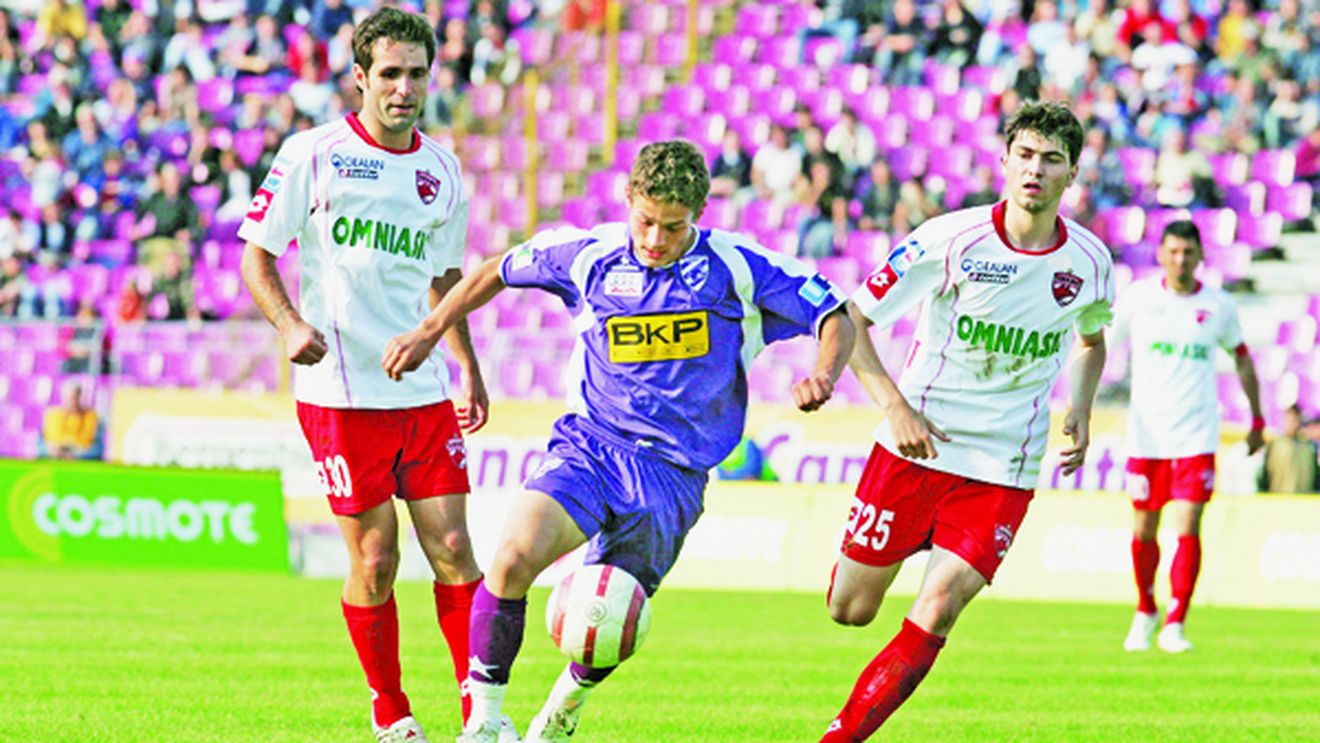 Îi urăsc de moarte, dar și-au găsit fericirea între "câini"!** 13 'cuțite' înfipte în spatele timișorenilor: catalogul mutărilor care au adus FURIE în Banat