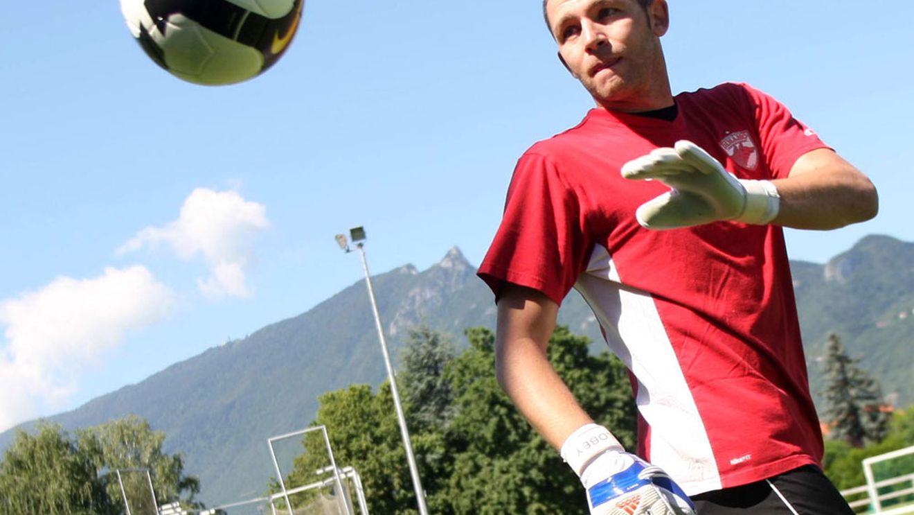 Dinamo îl sacrifică pe Bogdan Lobonț pentru Julio Cesar