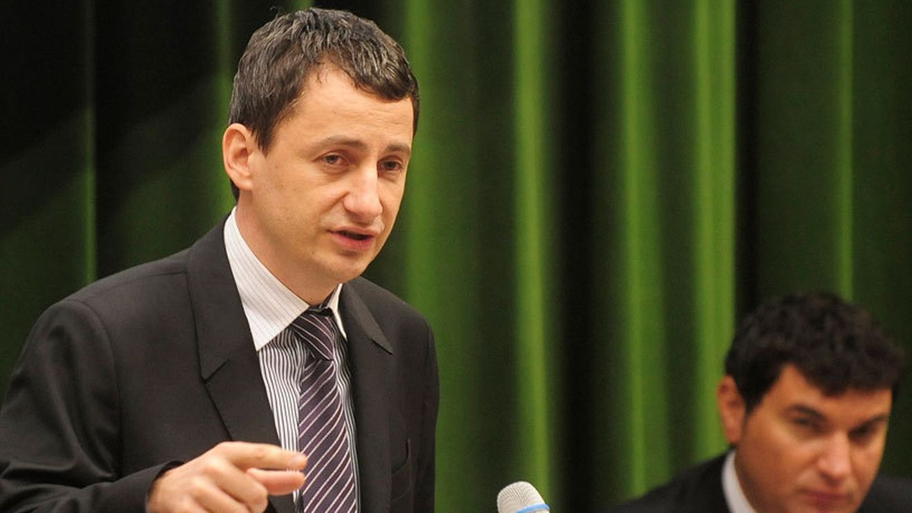 Iacov dezvăluie de ce a pierdut Dragomir: "A fost trădat cu o oră înaintea votului" Fostul șef de la FC Național îl apără pe Ponta: "Nu s-au dat bani publici"