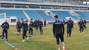 Nici jucătorii de la Pandurii nu doresc reluarea campionatului. ”Nu cred că sunt soluții pentru alte scenarii. Federația ar trebui să se gândească și la noi, fotbaliștii”. Șendroiu prevede o situație ”horror vizavi de economia” României din cauza acestui coronavirus