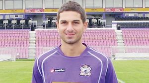 Fotbalistul fantomă! Un român umblă cu DVD-uri false și vrea să își găsească echipă