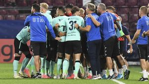 CFR Cluj - UTA Arad 1-3, în a 11-a etapă din Superliga. UTA Arad dă lovitura în Gruia. Fanii îi cer demisia lui Dan Petrescu după al treilea meci fără victorie