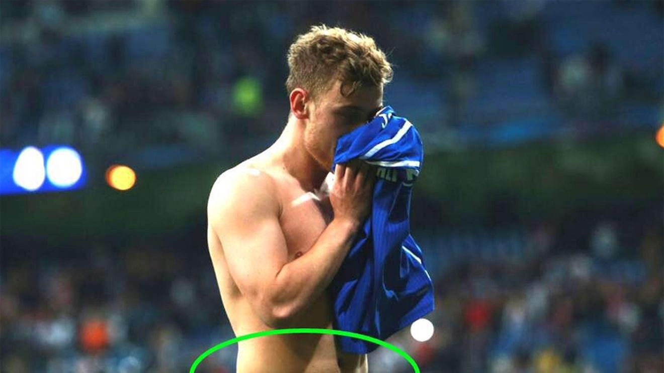 FOTO | Germanii au analizat atent poza. Detaliul scapă privirii: ce a purtat jucătorul lui Schalke la victoria contra Realului