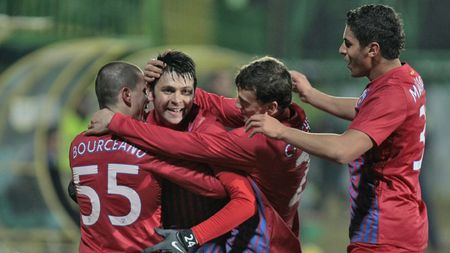 A arătat semne obscene spre fani și a trăit un adevărat INFERN!** Stelistul care a provocat ISTERIE la Cluj